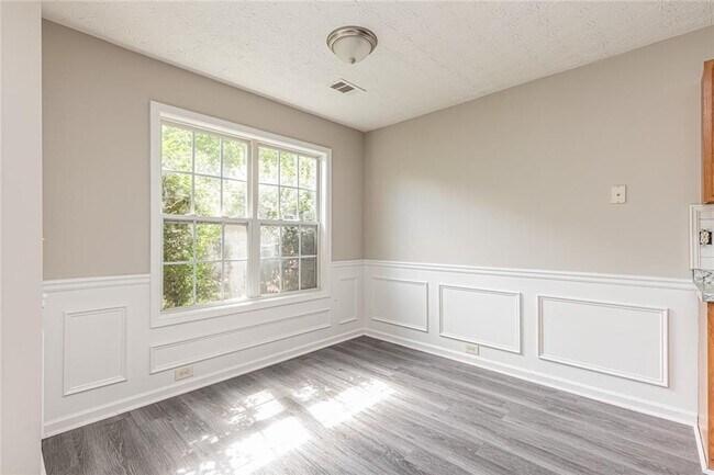 Building Photo - 2152 Lenox Ave