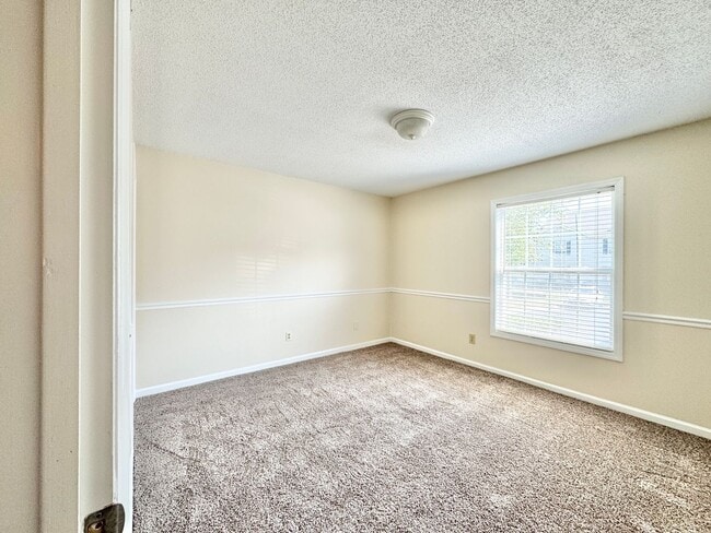 Building Photo - 7123-D W Friendly Ave