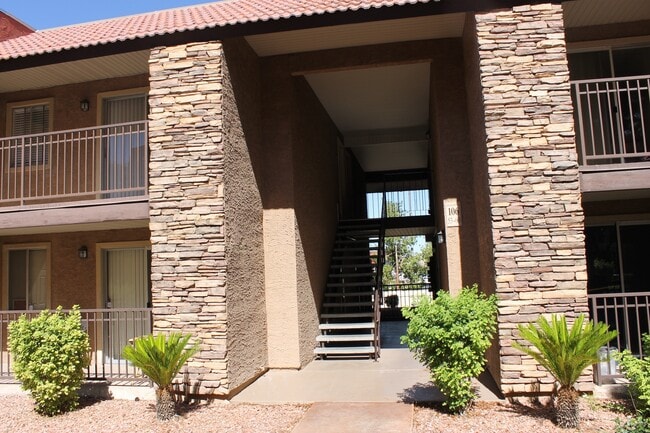 Building Photo - CUTE CONDO 1 BEDROOM, 1 BATHROOM, NEAR STR...