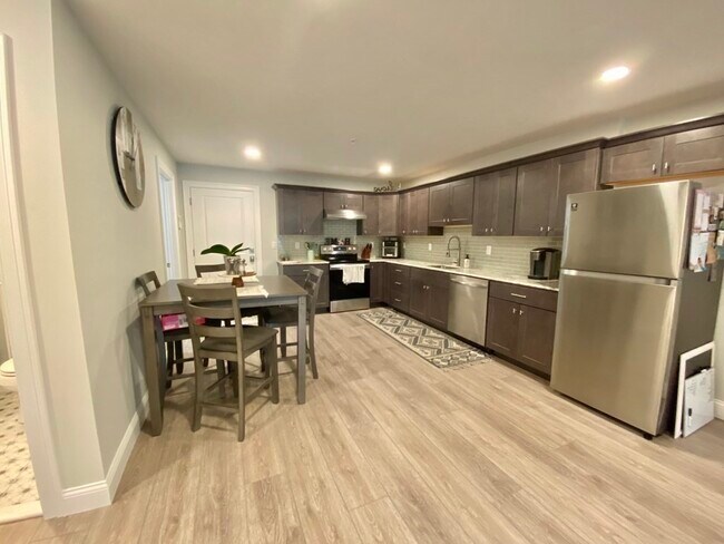 Building Photo - 949 State Rd