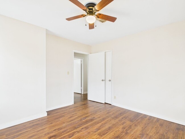 Building Photo - Established Nieghborhood