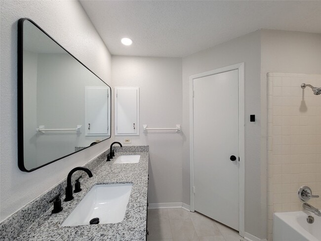 Building Photo - 14403 Cypress Branch Dr