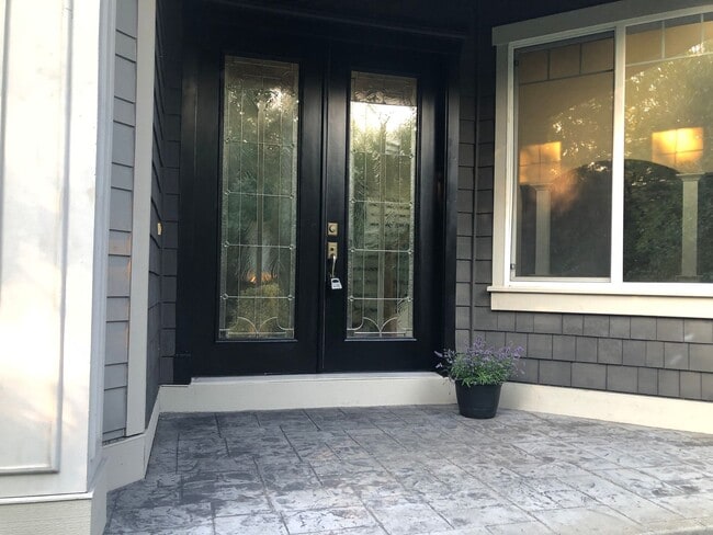 Building Photo - Move in Special for 4 Bedroom Easthill 2 s...