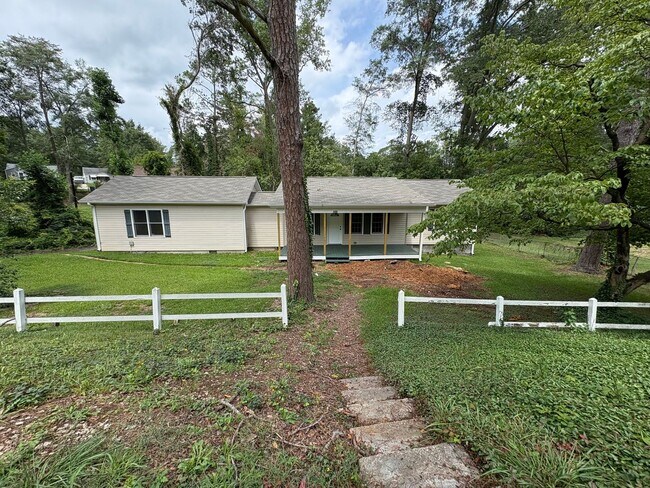 Primary Photo - Lovely 3 Bedroom 2 Bath Home in Spartanburg