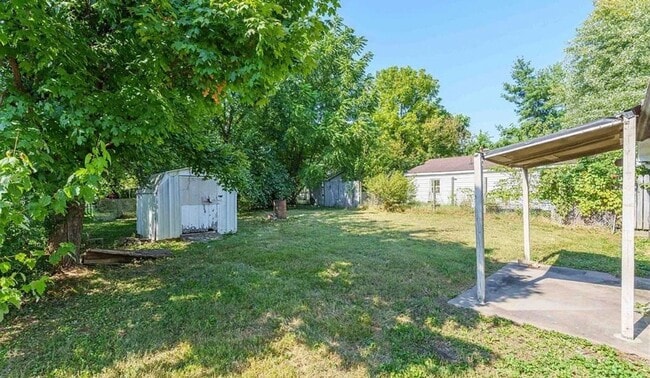 Building Photo - Charming 2-Bedroom Ranch Home with Large Backyard – Cozy & Remodeled!