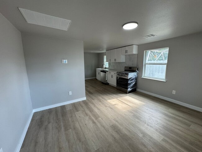 Building Photo - 3919 Elysian St