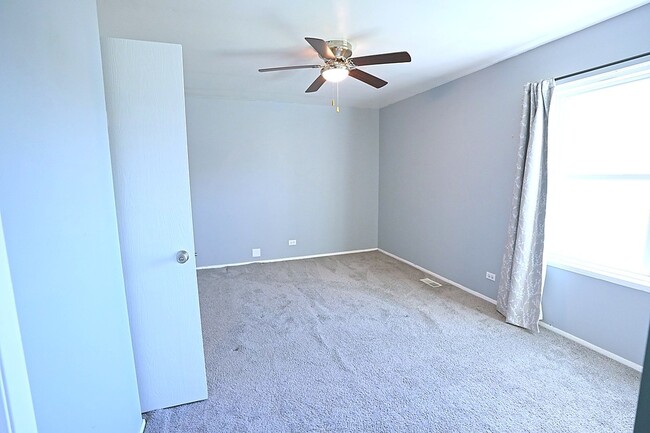 Building Photo - 2684 Waterford Ct