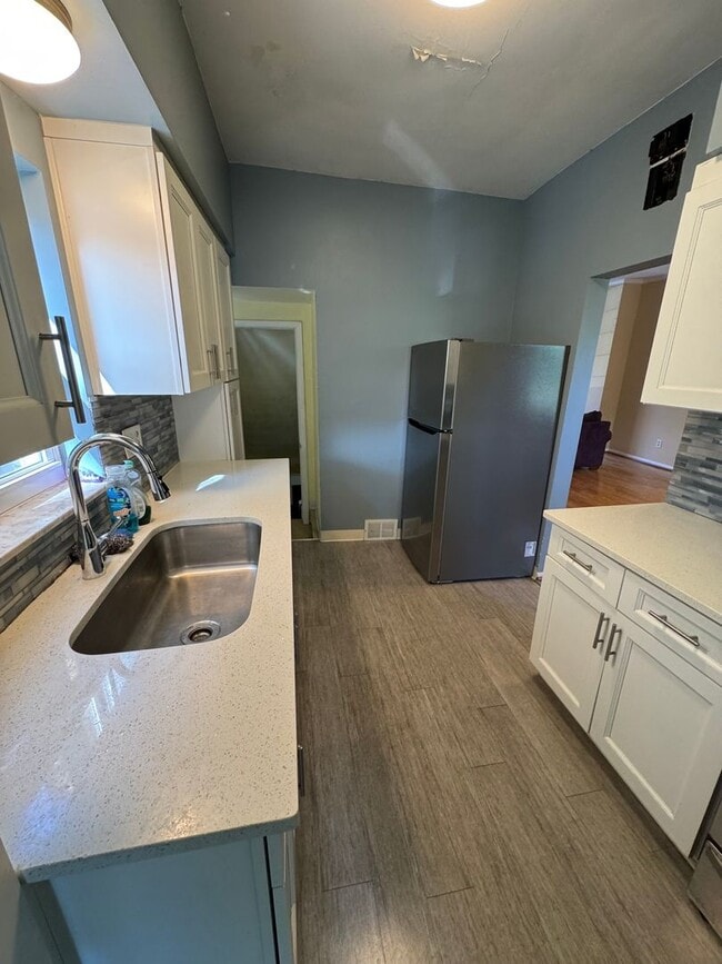 Building Photo - 5 Bedroom 2.5 Bath in Squirrel Hill