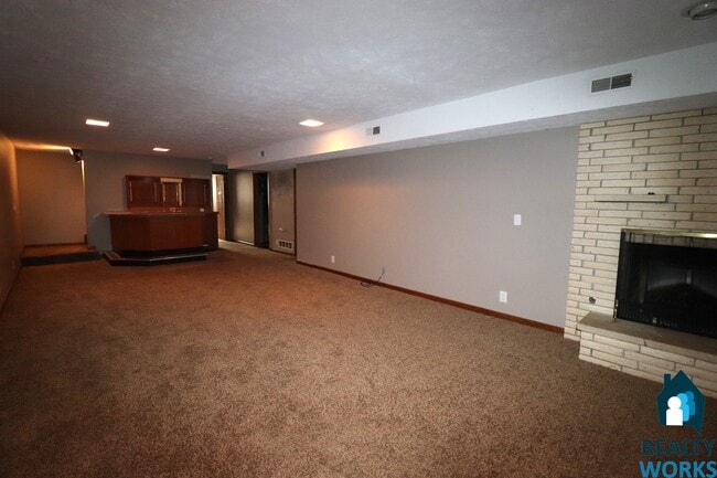 Building Photo - Large Duplex in Country Club Neighborhood!