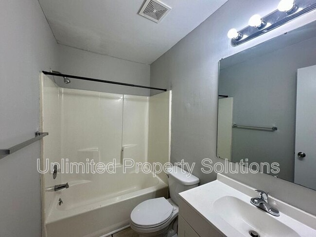 Building Photo - 205 Sunn Aire Ct