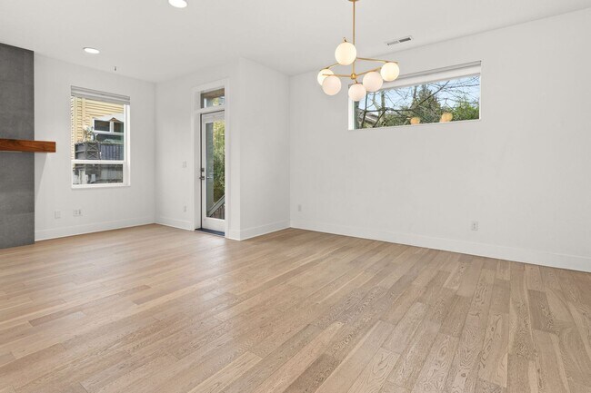 Building Photo - Stunning, Modern 4 bed home with attached ADU in King Neighborhood - AVAILABLE NOW!!