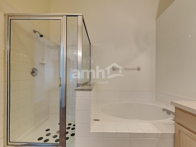 Building Photo - 12426 Tree Pointe Ct