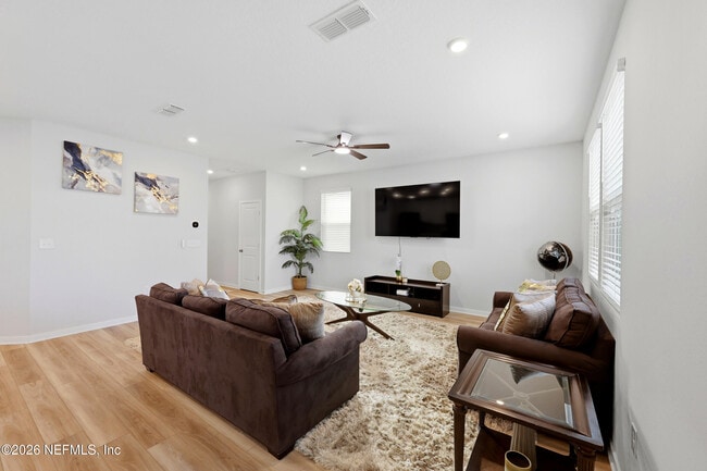 Building Photo - 14742 Cashew Ave