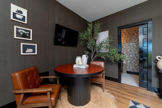 Building Photo - 70 Arshamomaque Ave