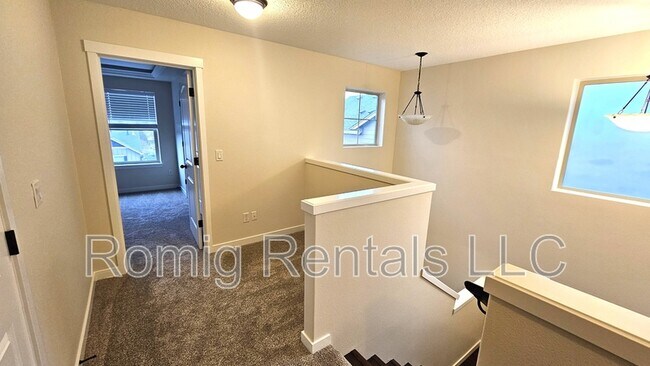 Building Photo - 1403 NE 71st Dr