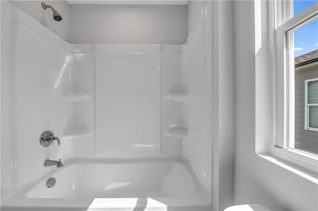 Building Photo - 845 York Aly