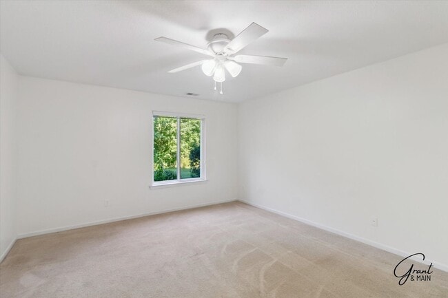 Building Photo - 2 bedroom ranch style condo $1650