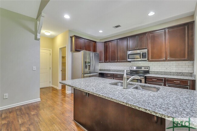 Building Photo - 136 Waverly Way