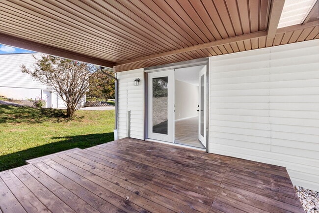 Building Photo - 1060 Okrina Dr