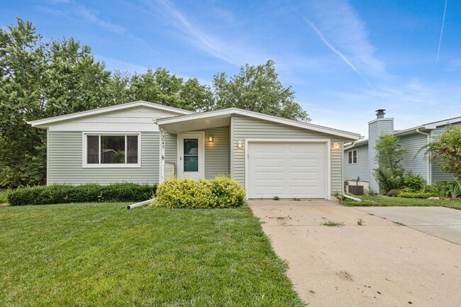 Primary Photo - Fully Remodeled South Lincoln 4 Bedroom