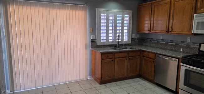 Building Photo - 9007 Dulcimer Ln