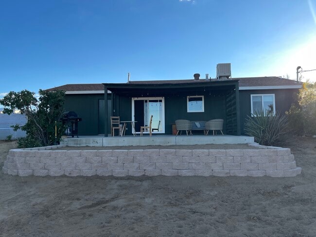 Building Photo - 61828 Crest Cir Dr