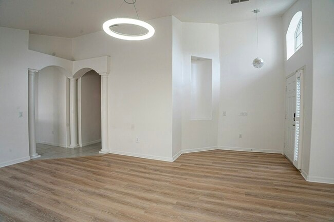 Building Photo - 1613 Crown Hill Blvd