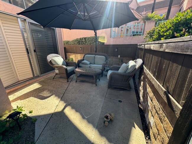 Building Photo - 2 Bedroom single level Rancho Villas