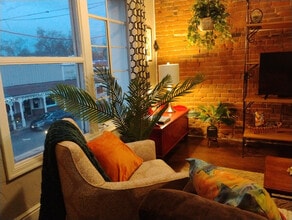 Building Photo - 22 W Main St