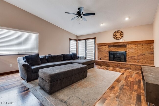 Building Photo - 5242 Dickens Dr