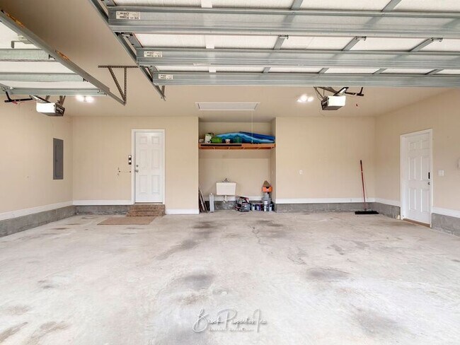 Building Photo - 6185 Autumn Pines Cir