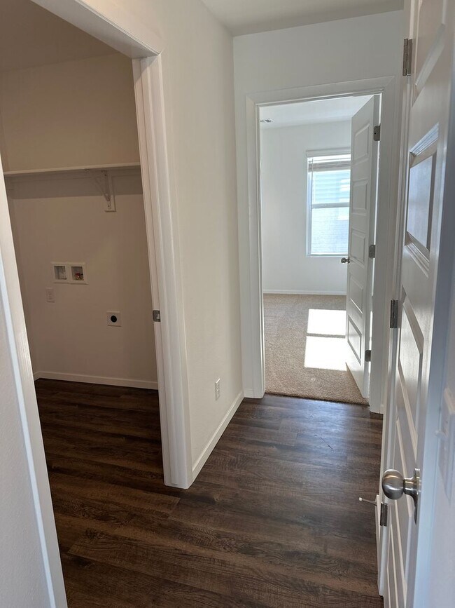 Building Photo - *Pre-leasing* NEWER Three Bedroom | Two Ba...