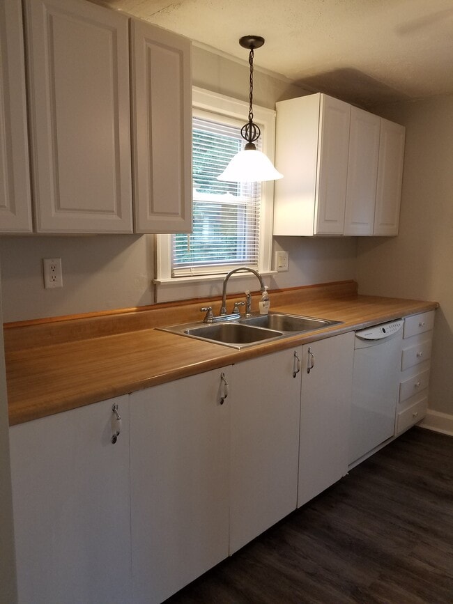 Building Photo - 22 Reba Ave