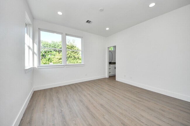 Building Photo - 9021 Spaulding St
