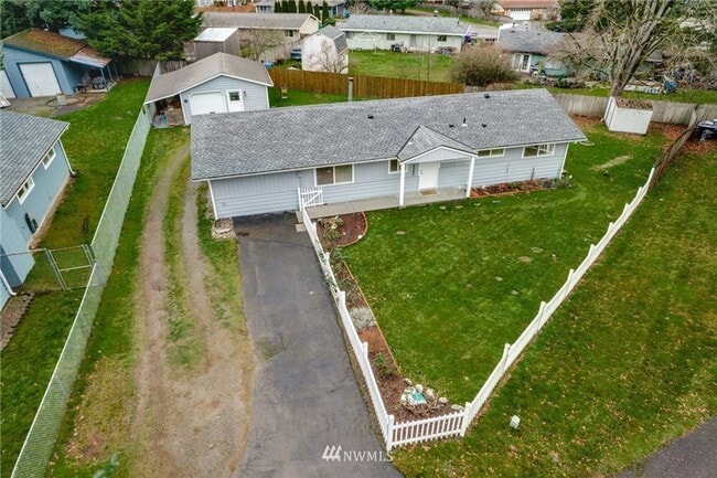 Building Photo - CLICK "REQUEST A TOUR" NOW!