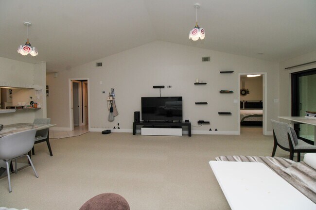 Building Photo - 5767 Deauville Cir