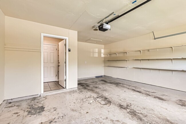 Building Photo - Ready for Move In!