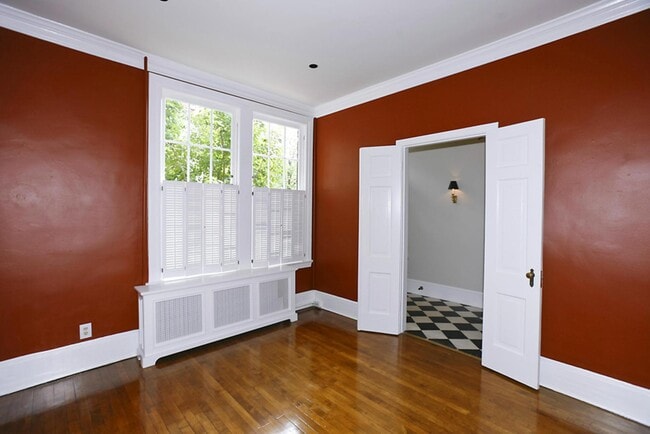 Building Photo - 1530 33rd St NW