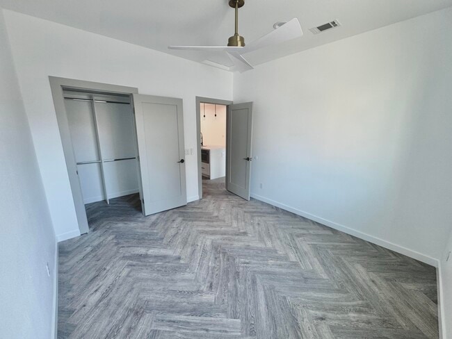 Building Photo - 2643 Summerchase Ave