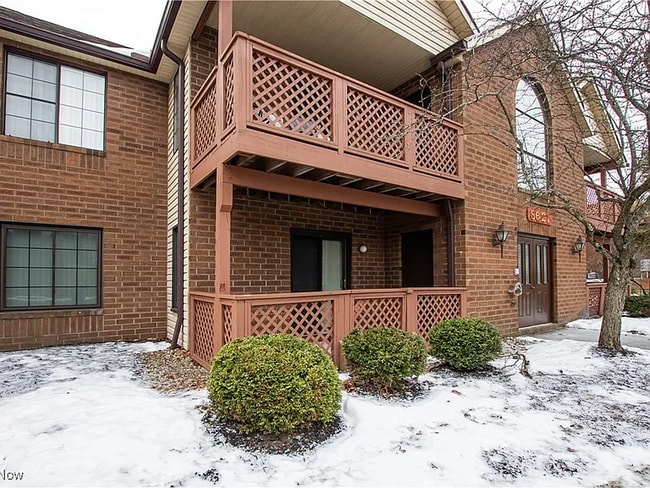 Building Photo - 8621 Scenicview Dr
