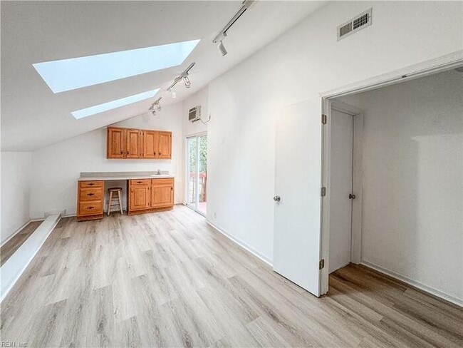 Building Photo - WATERFRONT 5 BEDROOM/4 BATH IN VIRGINIA BEACH! READY FOR RENT!!