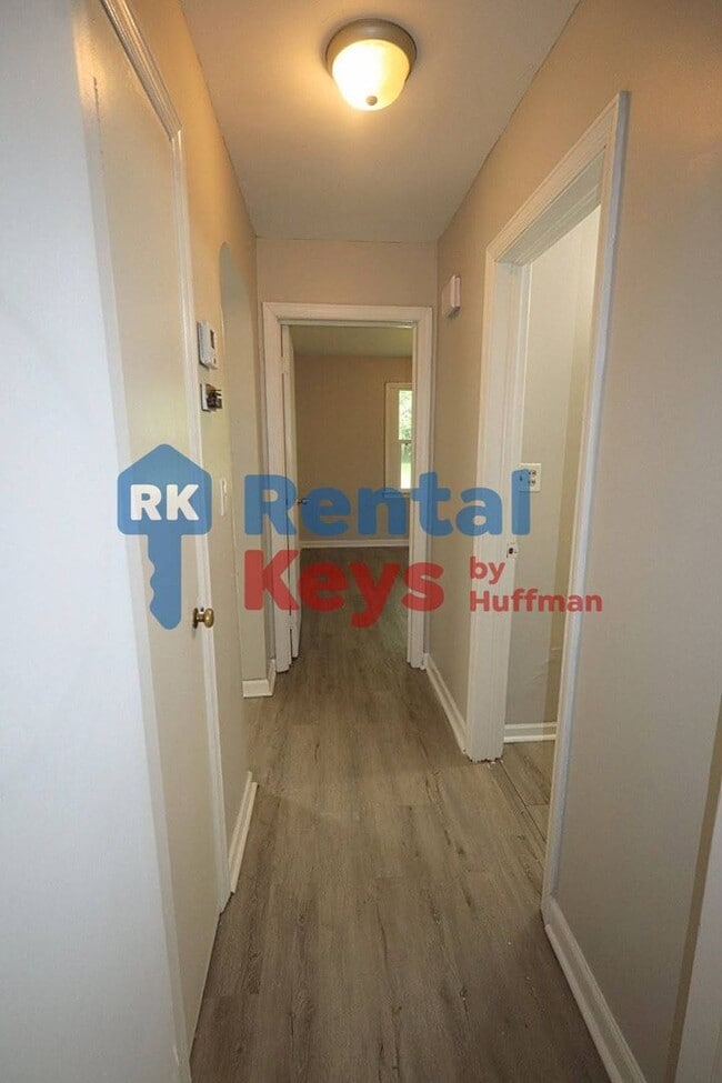 Building Photo - Two Bedroom House | Move in Ready