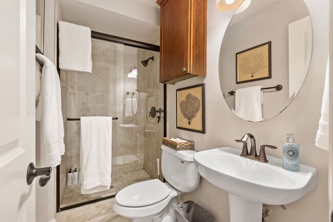 Building Photo - 3 bed 2.5  bath in the Heart of Mission Beach