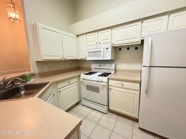 Building Photo - 13810 Sutton Park Dr N