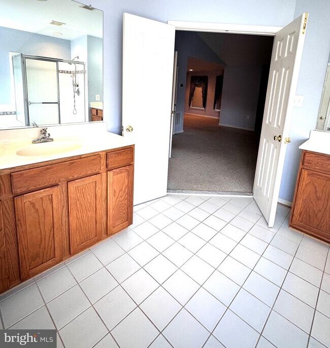 Building Photo - 332 Rubens Cir