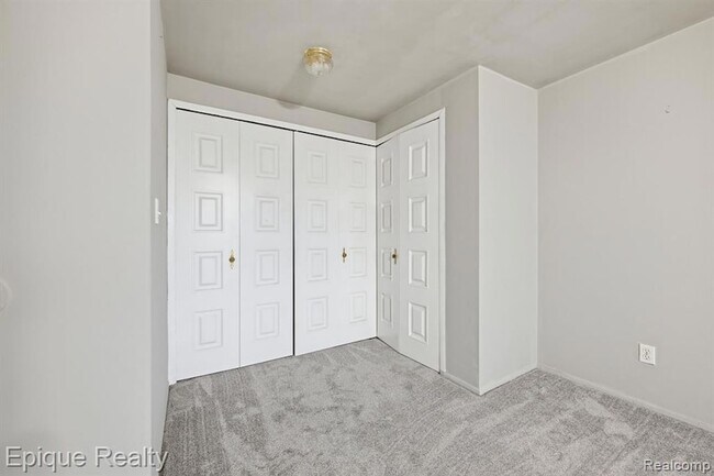 Building Photo - 29792 City Center Dr