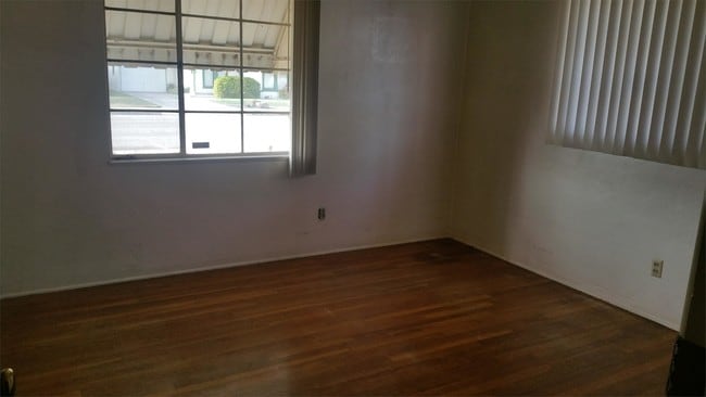 Building Photo - 1276 S Rupert Ave