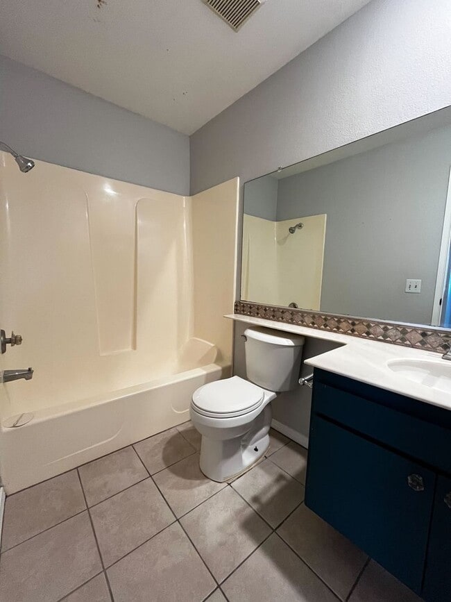Building Photo - Spacious 3-Bedroom Home for Lease in Prime...