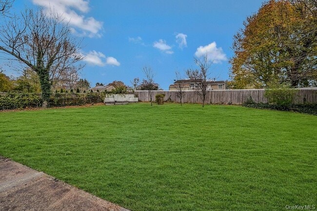 Building Photo - 21 Crater Lake Dr