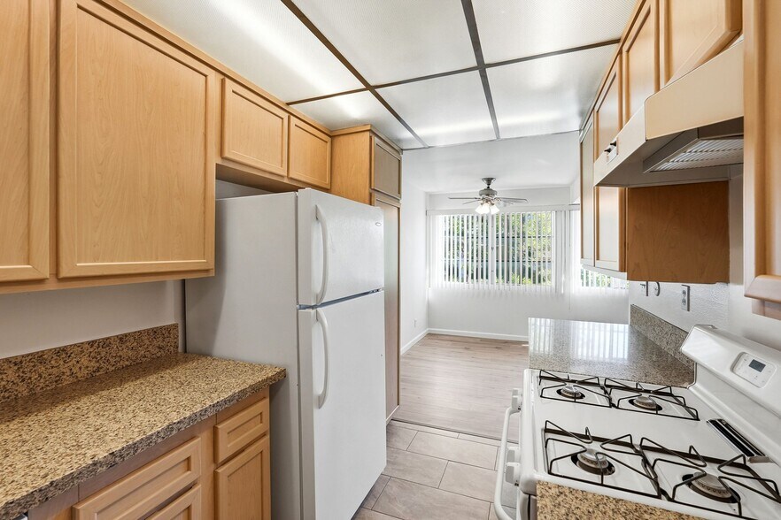 Building Photo - 497 S El Molino Ave